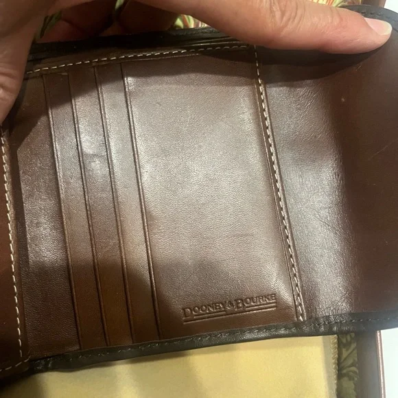Vintage Dooney & Bourke Bifold Distressed Leather Wallet. Dark Brown. - Picture 7 of 7